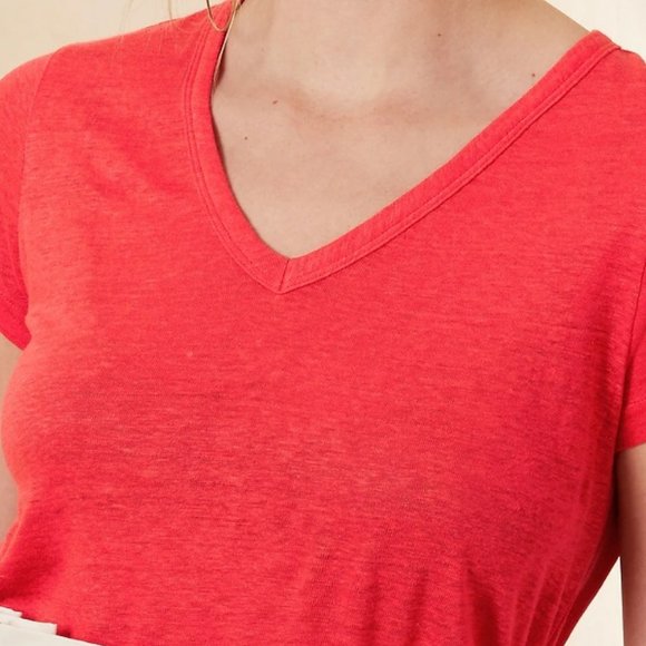 Banana Republic Linen V-Neck Tee in Red Poppy - Picture 3 of 11